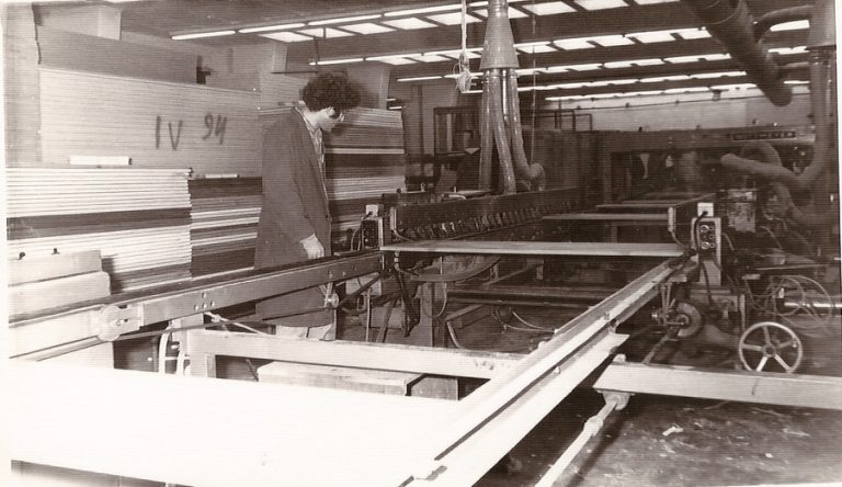 עם השנים התחזק הקשר בין דור המיסדים ומיכה שטרן קיבל הצעה שלא יכל לסרב לה לייצג את קונצרן הומג בישראל (סוף השמונים)