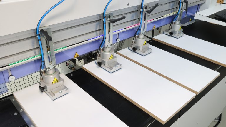 מקום -עד 4 חלקי עבודה