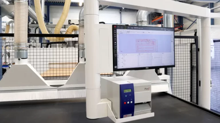 עמדה להדפסת מדבקות