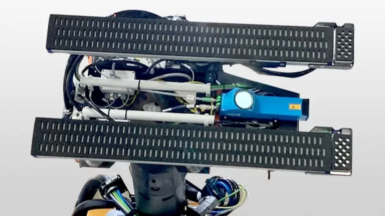 A camera system supports the identification and resolution of the stacked image