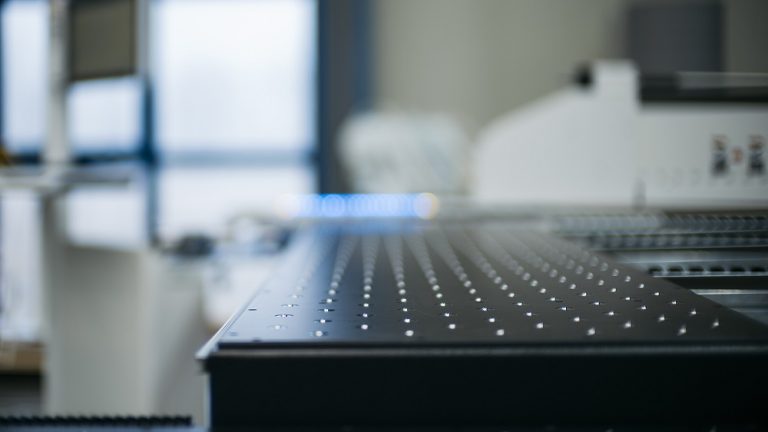 Gentle workpiece handling with air cushion table